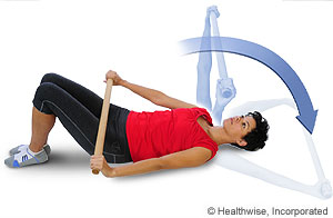 Imagen de cómo hacer la flexión del hombro estando acostado